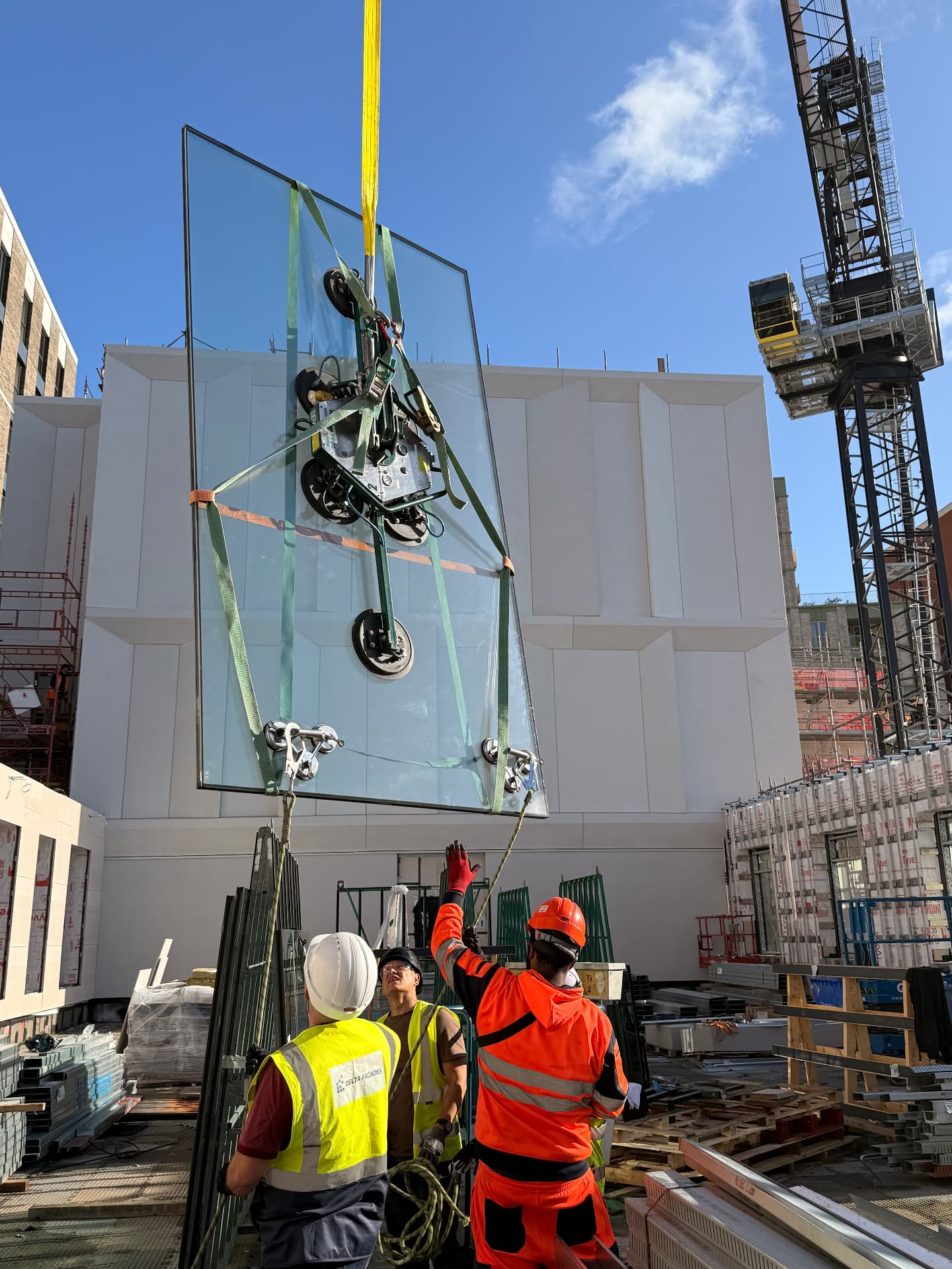 Safe Glazing with Vacuum Lifters: Checks, Dual Circuits and Secondary Safety